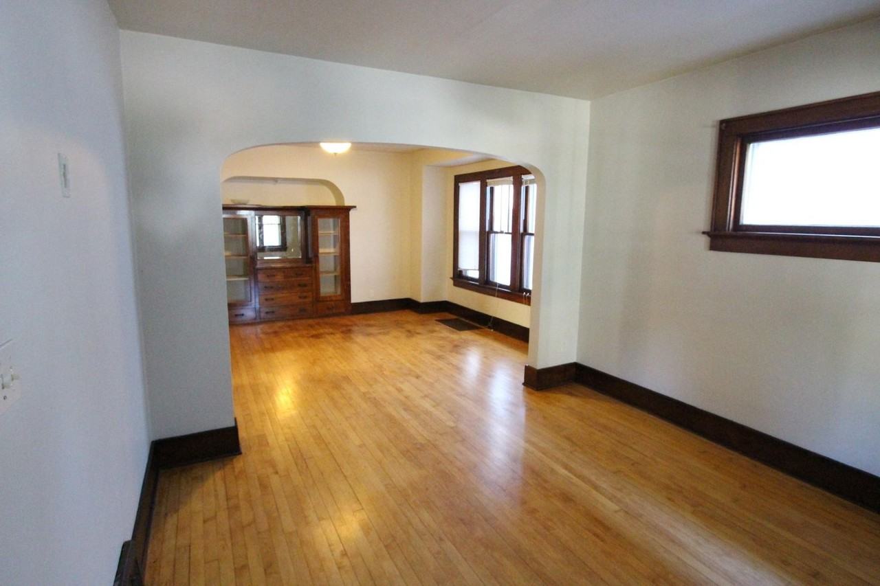 1204 S 58th St - Photo 4 of 12