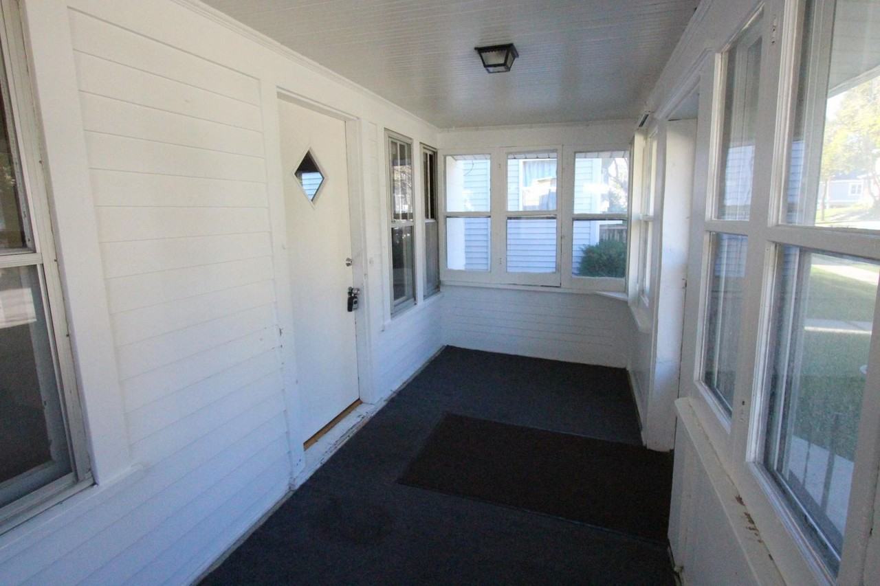 1204 S 58th St - Photo 5 of 12