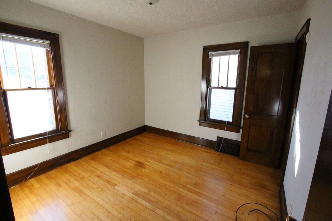 1204 S 58th St - Photo 6 of 12