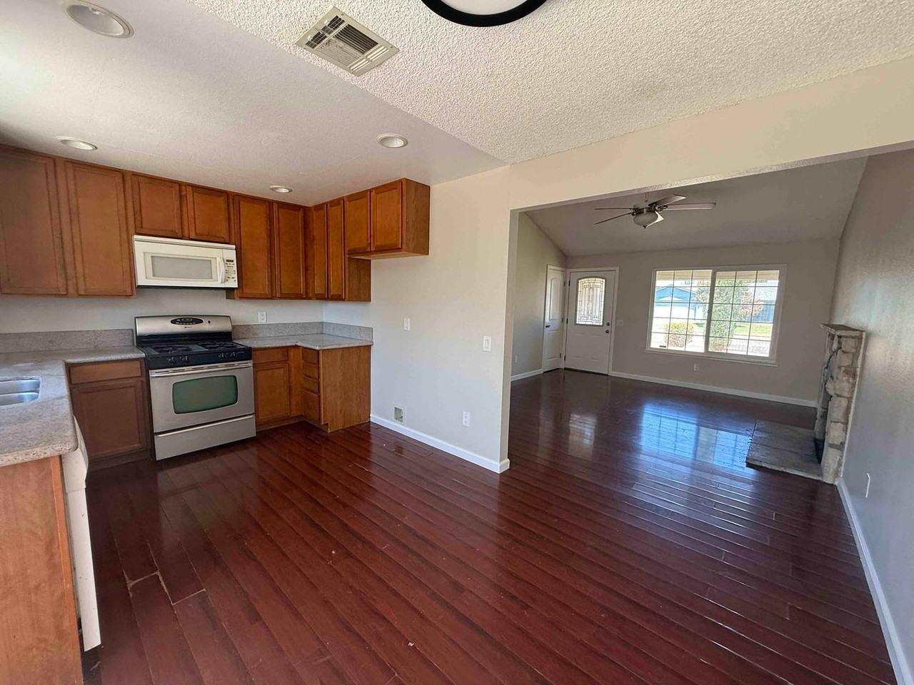 1 Deertree Ct - Photo 3 of 18