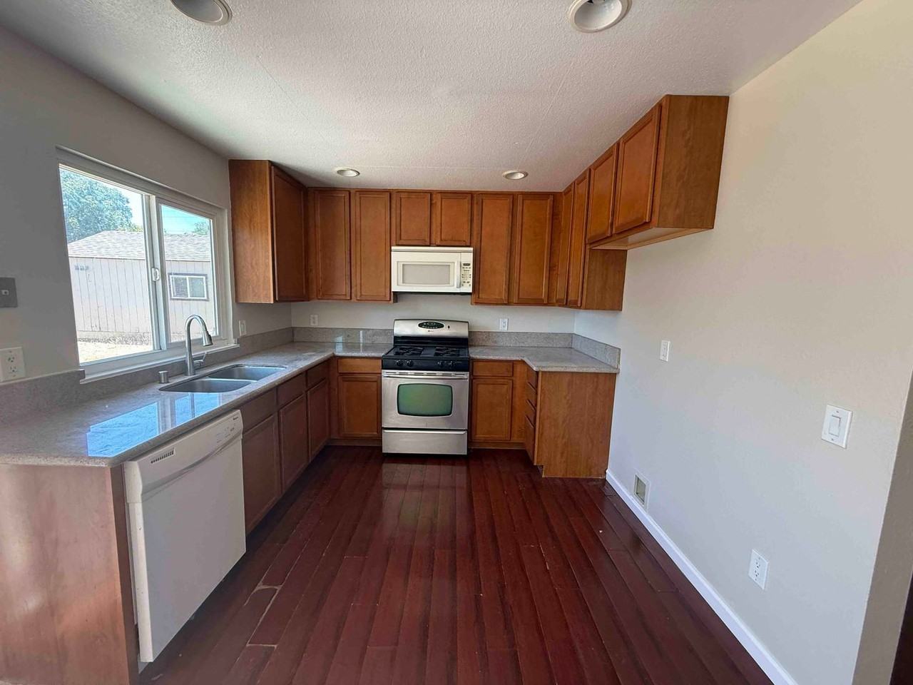 1 Deertree Ct - Photo 4 of 18