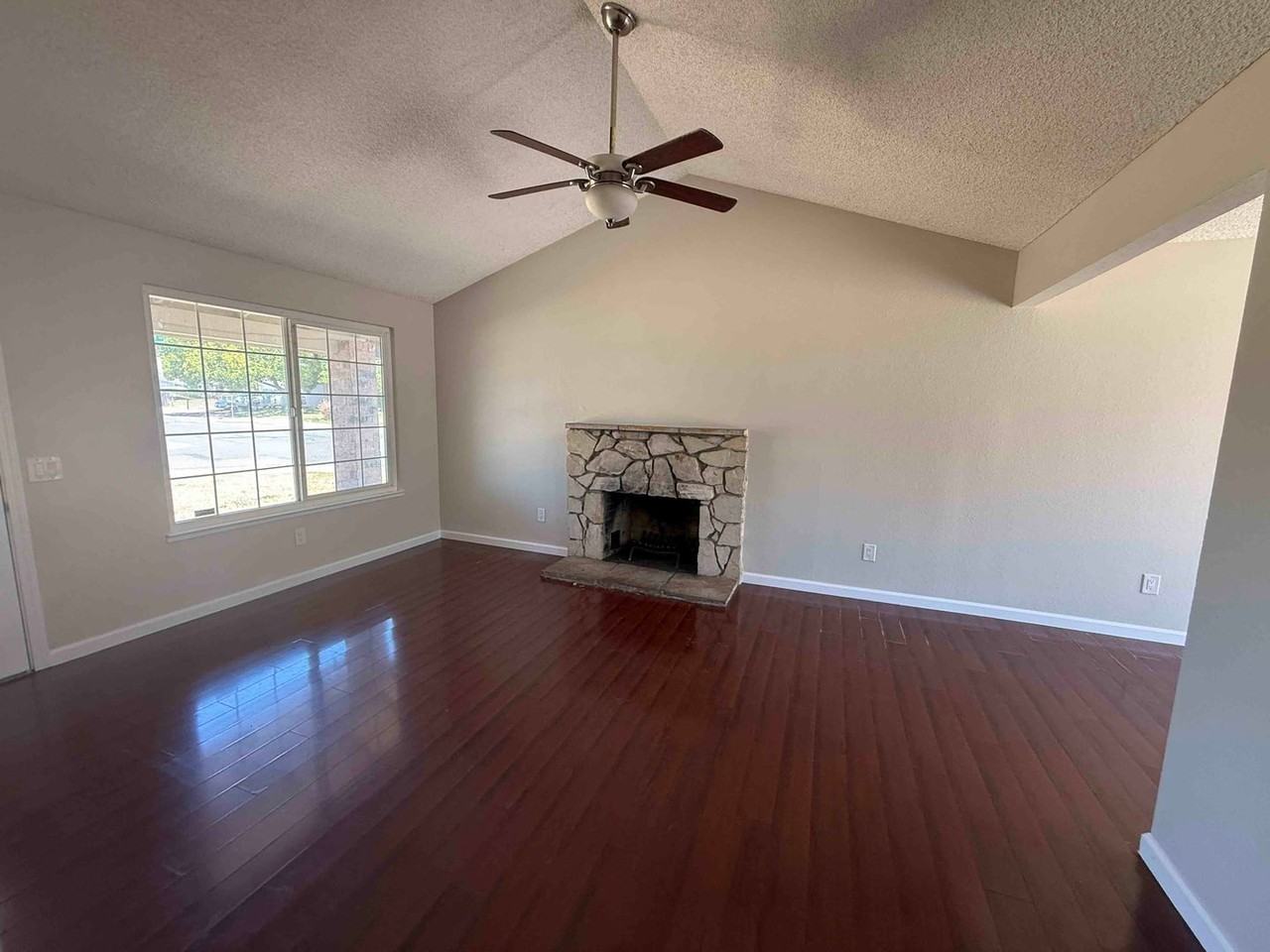 1 Deertree Ct - Photo 6 of 18
