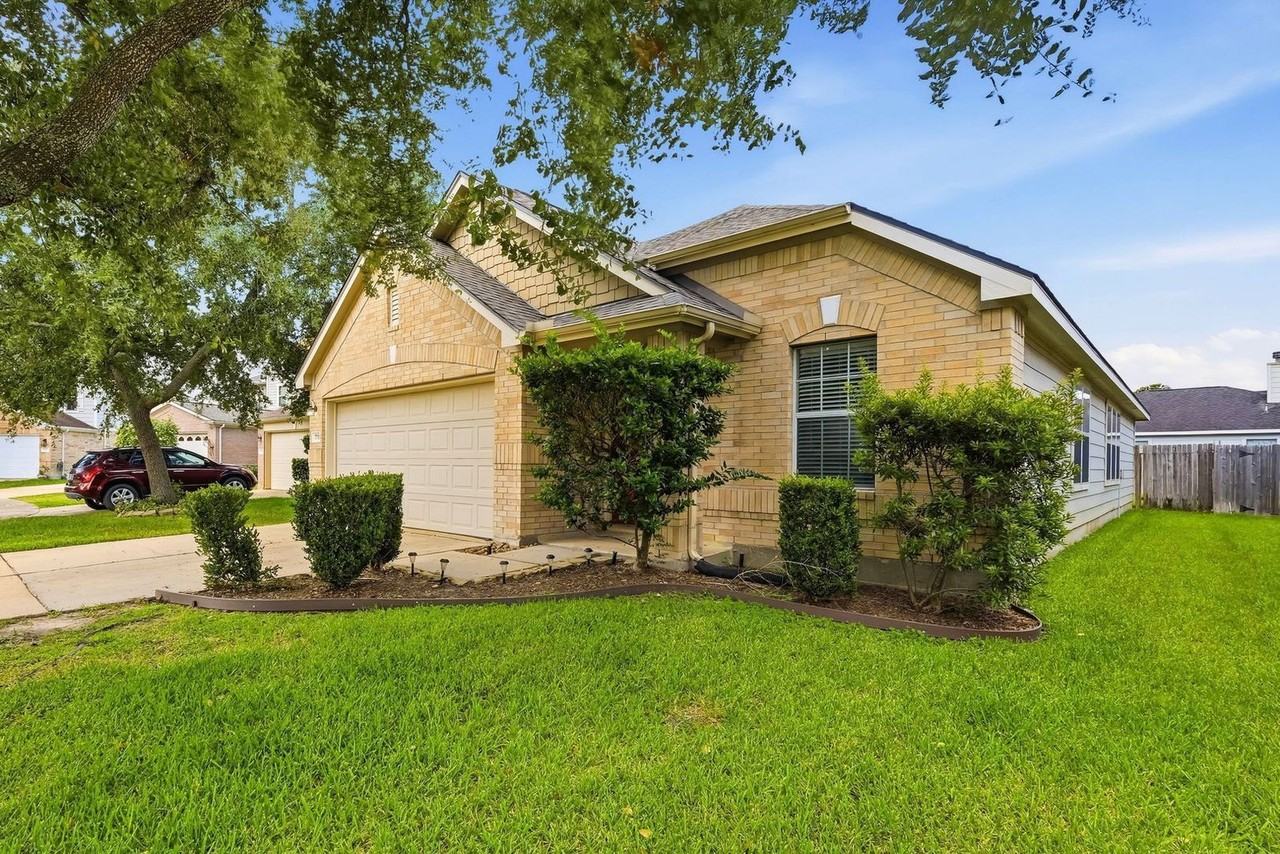 7719 Serene Wood Ln - Photo 3 of 25