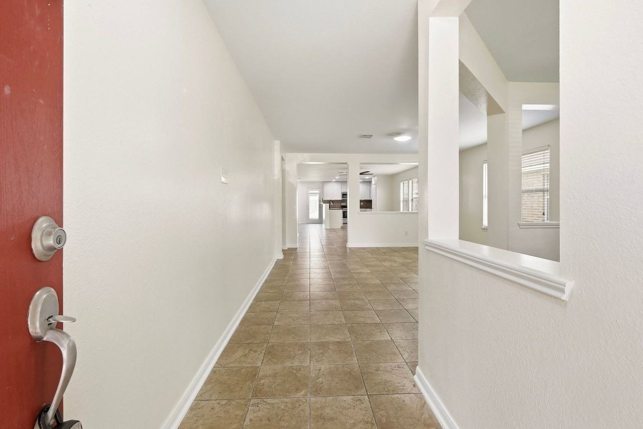 7719 Serene Wood Ln - Photo 4 of 25