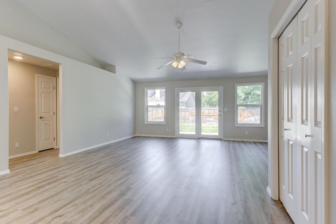 7838 W Prince St - Photo 5 of 21