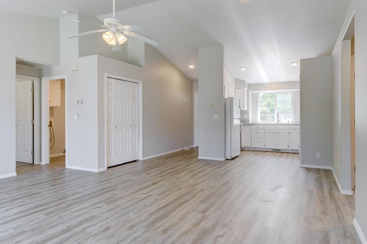 7838 W Prince St - Photo 7 of 21