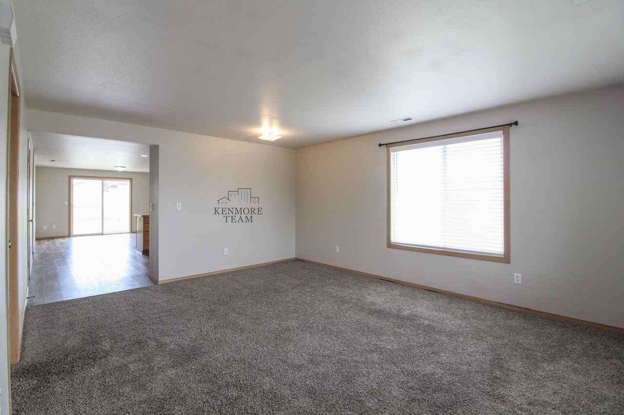 4215 Cochins Ln - Photo 2 of 16
