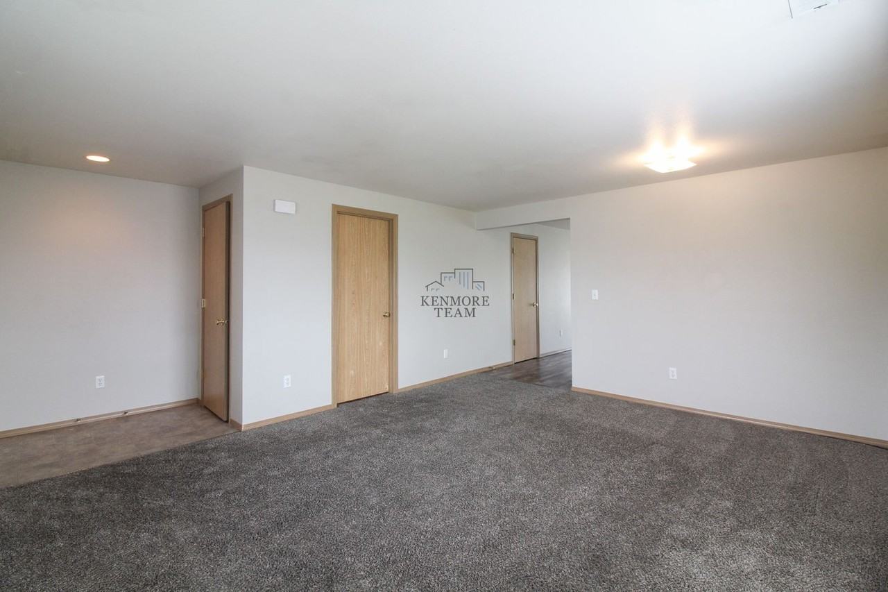 4215 Cochins Ln - Photo 3 of 16