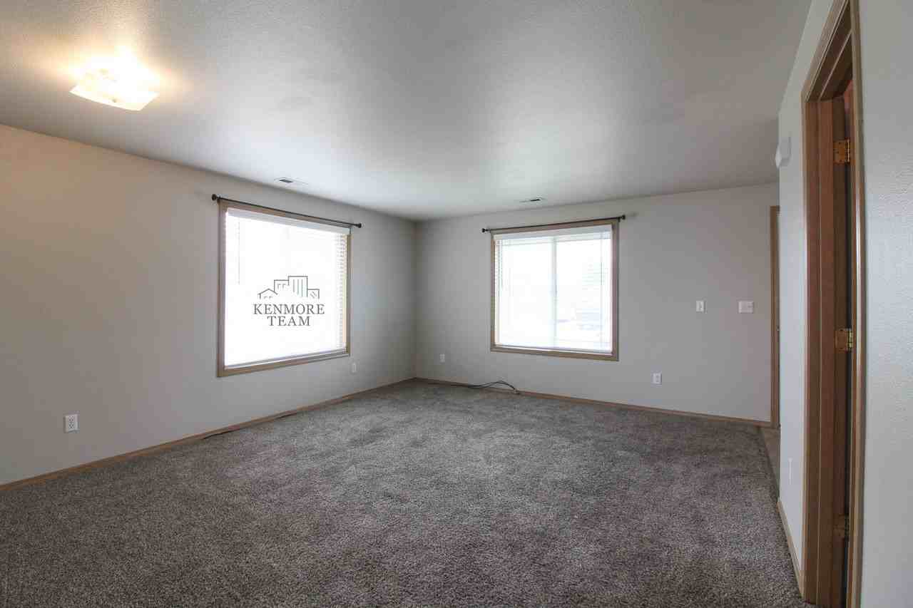 4215 Cochins Ln - Photo 4 of 16