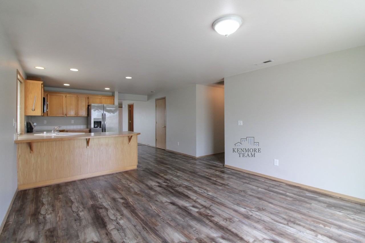 4215 Cochins Ln - Photo 6 of 16