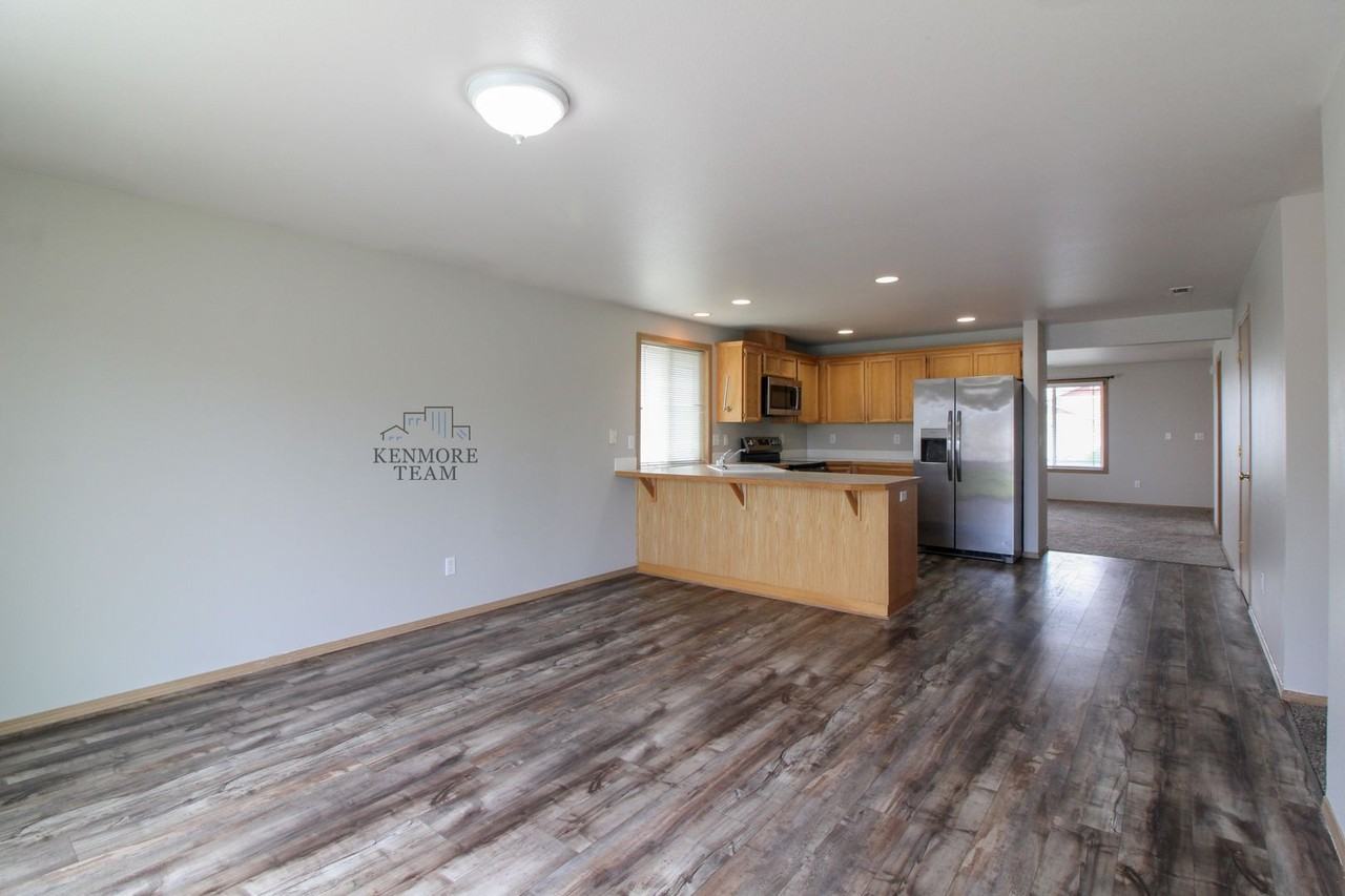 4215 Cochins Ln - Photo 7 of 16