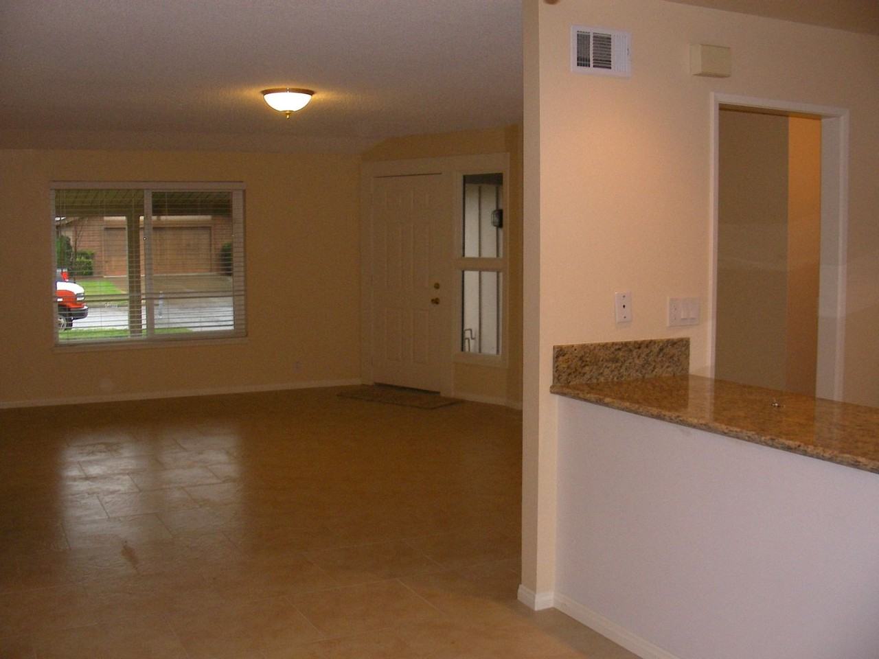 14611 Highcrest Cir - Photo 4 of 15