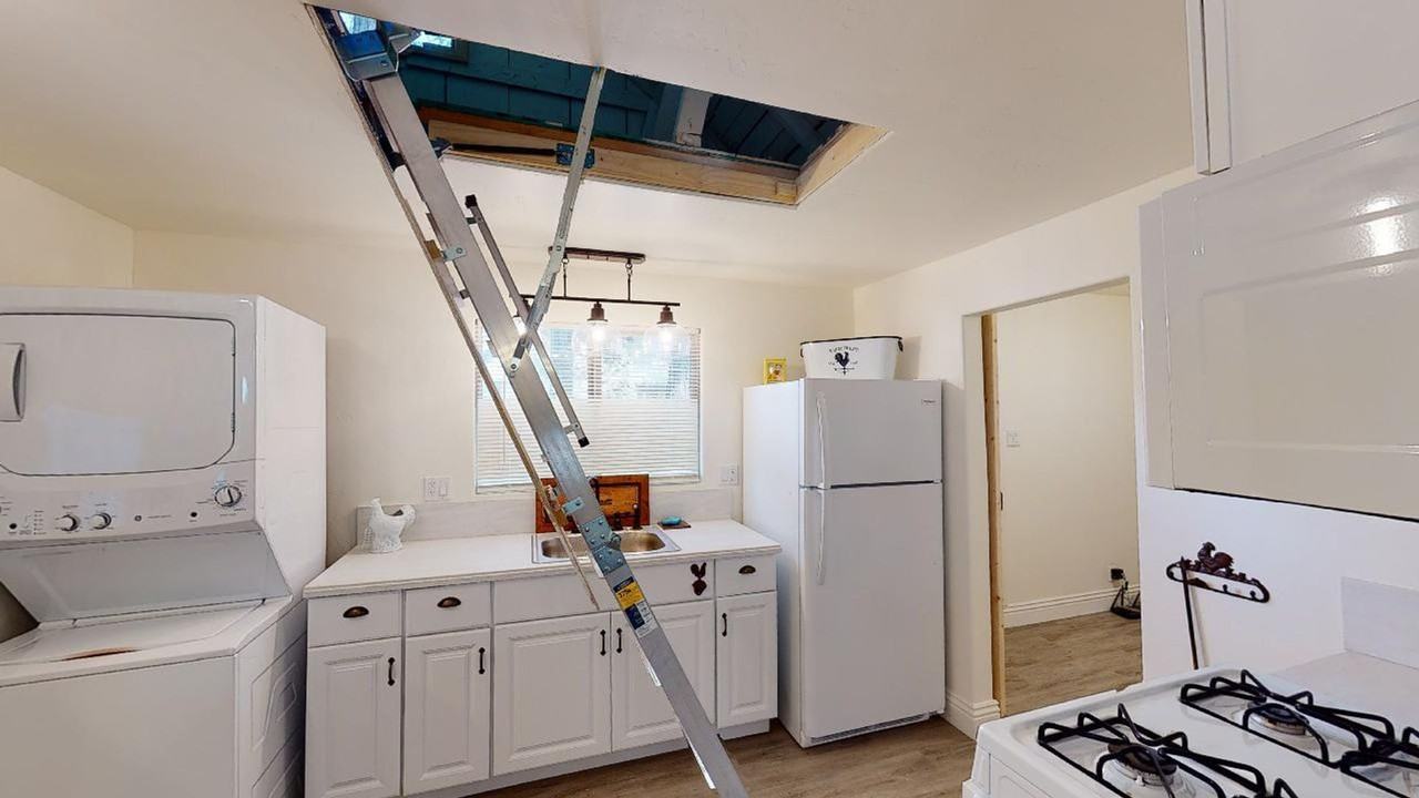 23349 Seeley Way - Photo 3 of 10