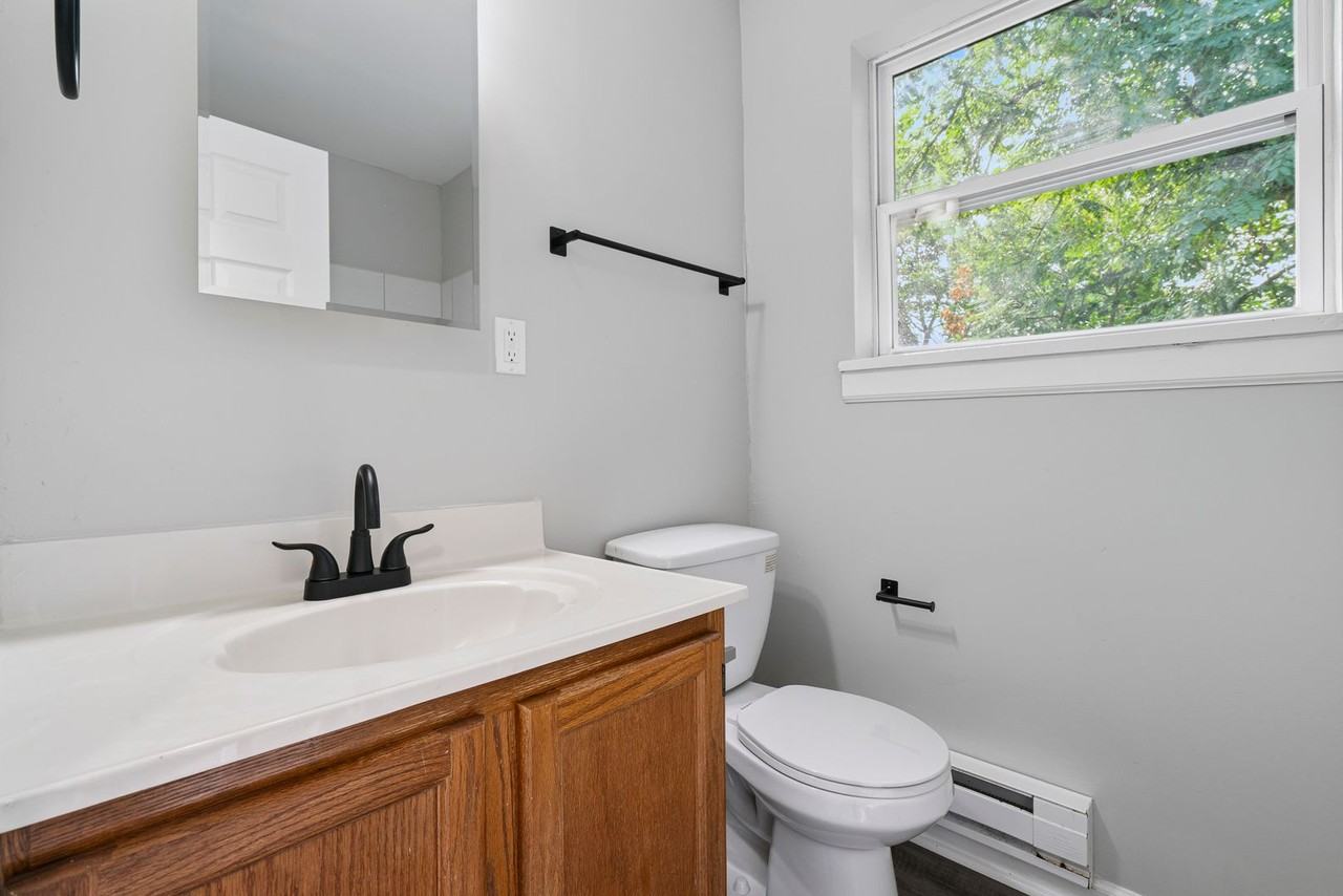 865 E 11th Ave - Photo 3 of 28