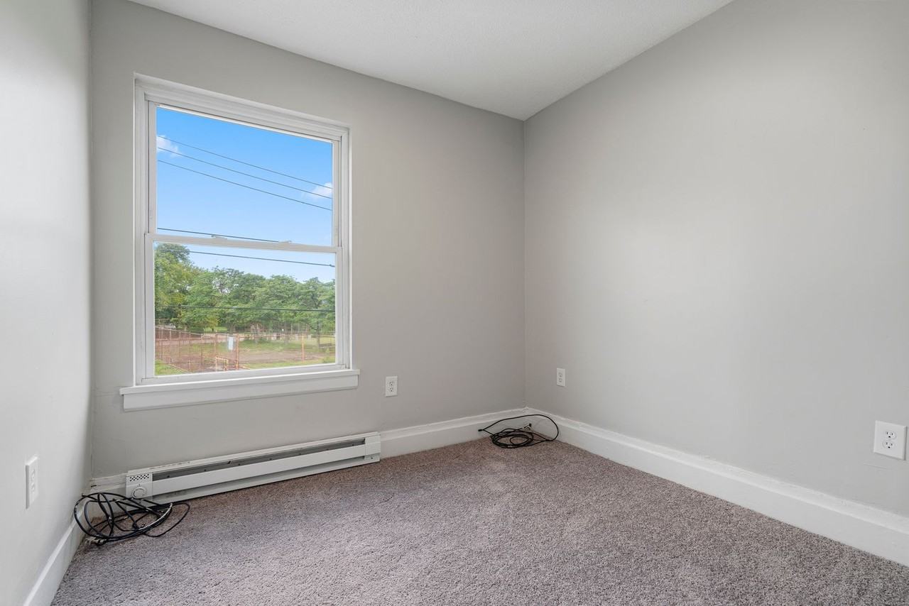 865 E 11th Ave - Photo 5 of 28