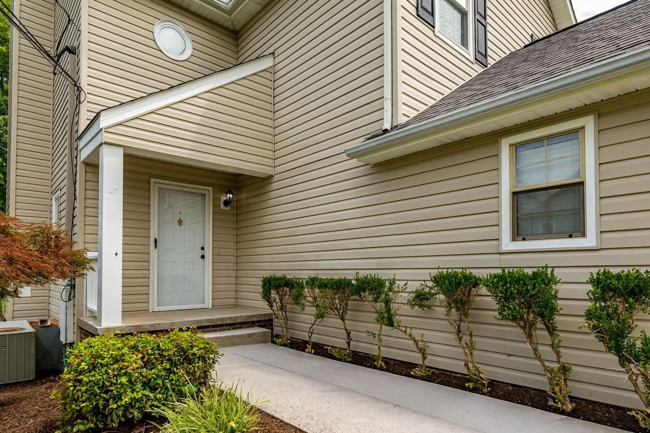 8807 Ryegate Dr - Photo 4 of 43