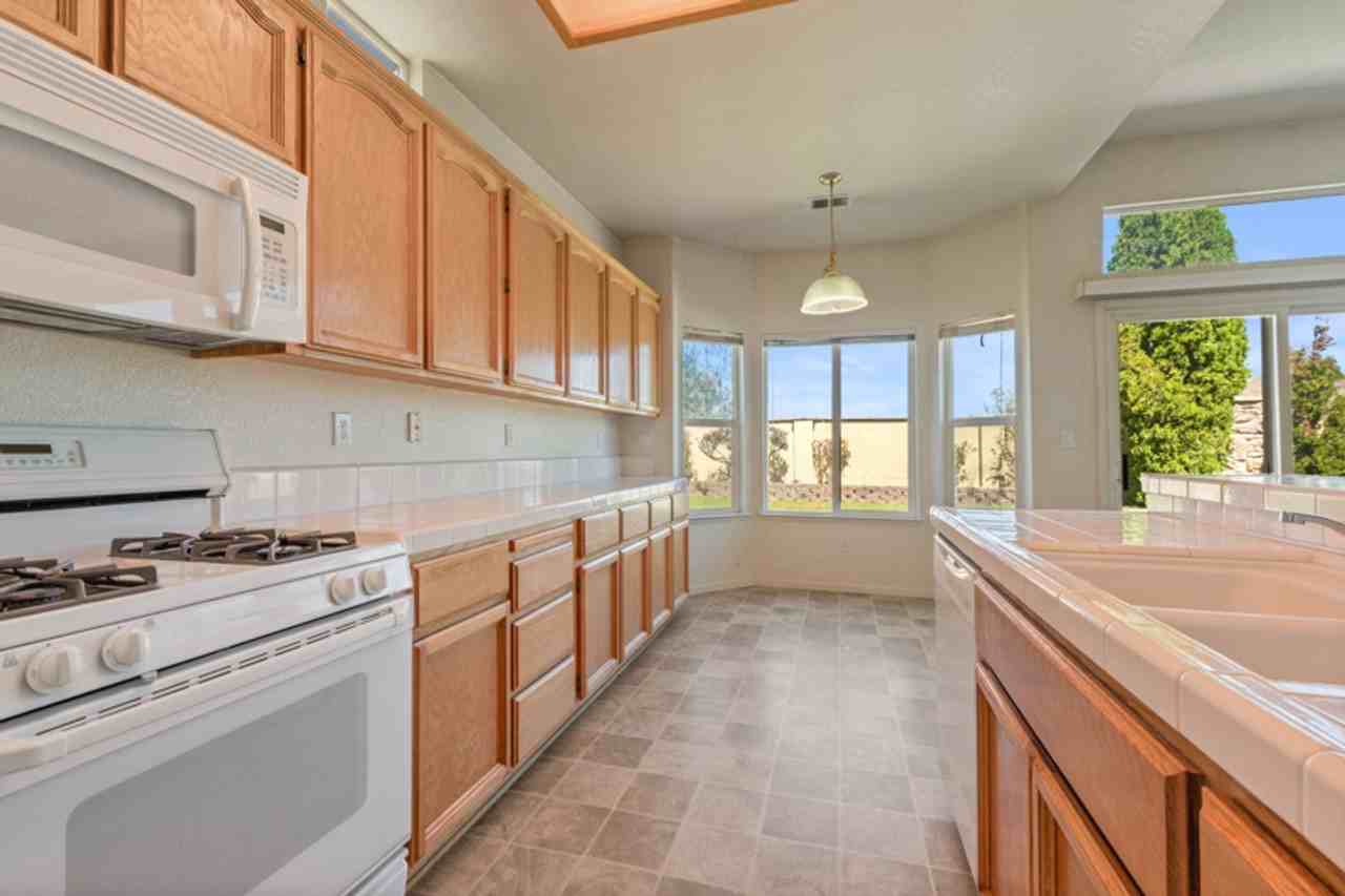 9455 Oakley Ln - Photo 5 of 22