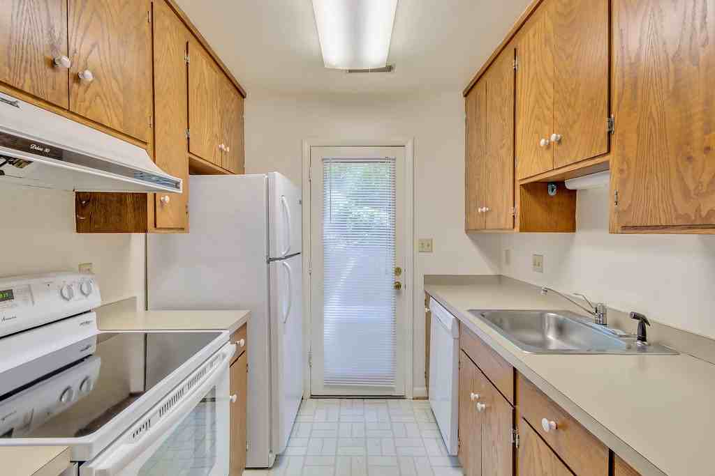1543 Birnam Dr - Photo 2 of 10