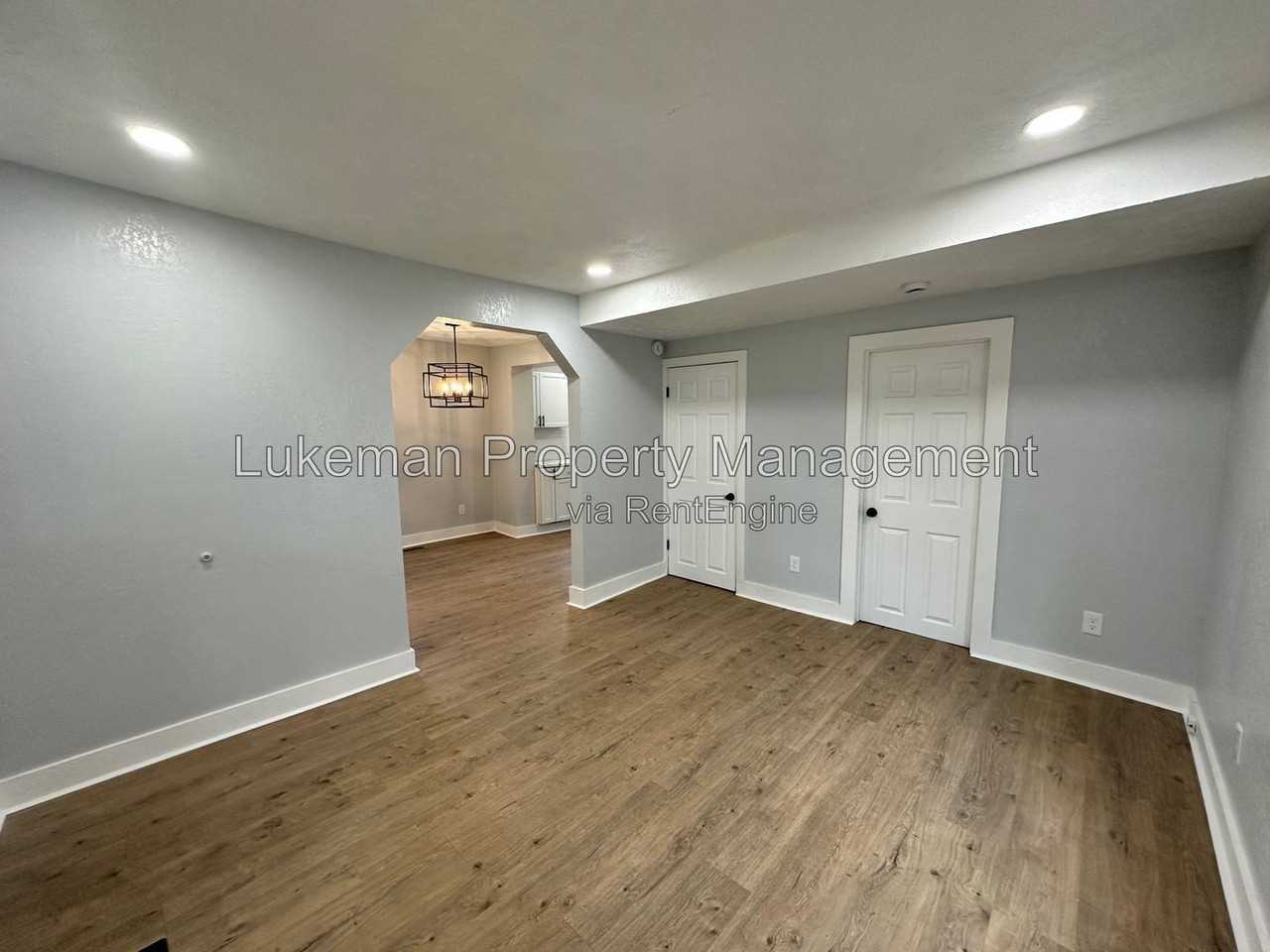 215 E North St - Photo 5 of 33