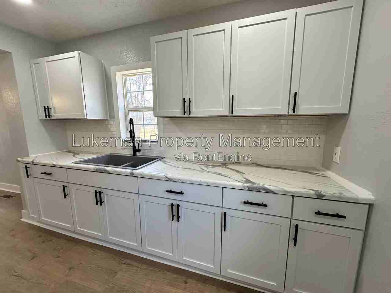 215 E North St - Photo 3 of 31