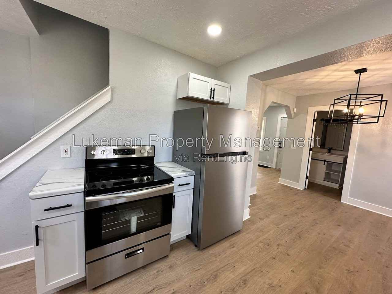 215 E North St - Photo 2 of 31
