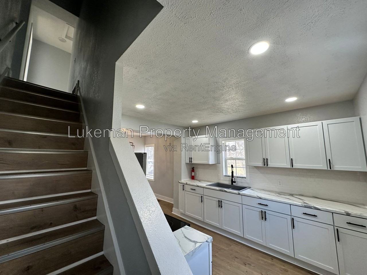 215 E North St - Photo 5 of 31