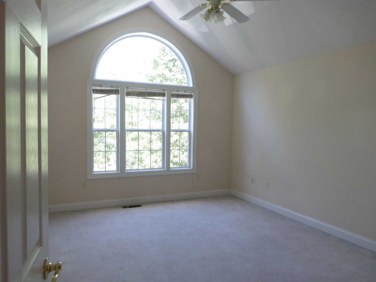 1035 Red Leaf Dr - Photo 3 of 16
