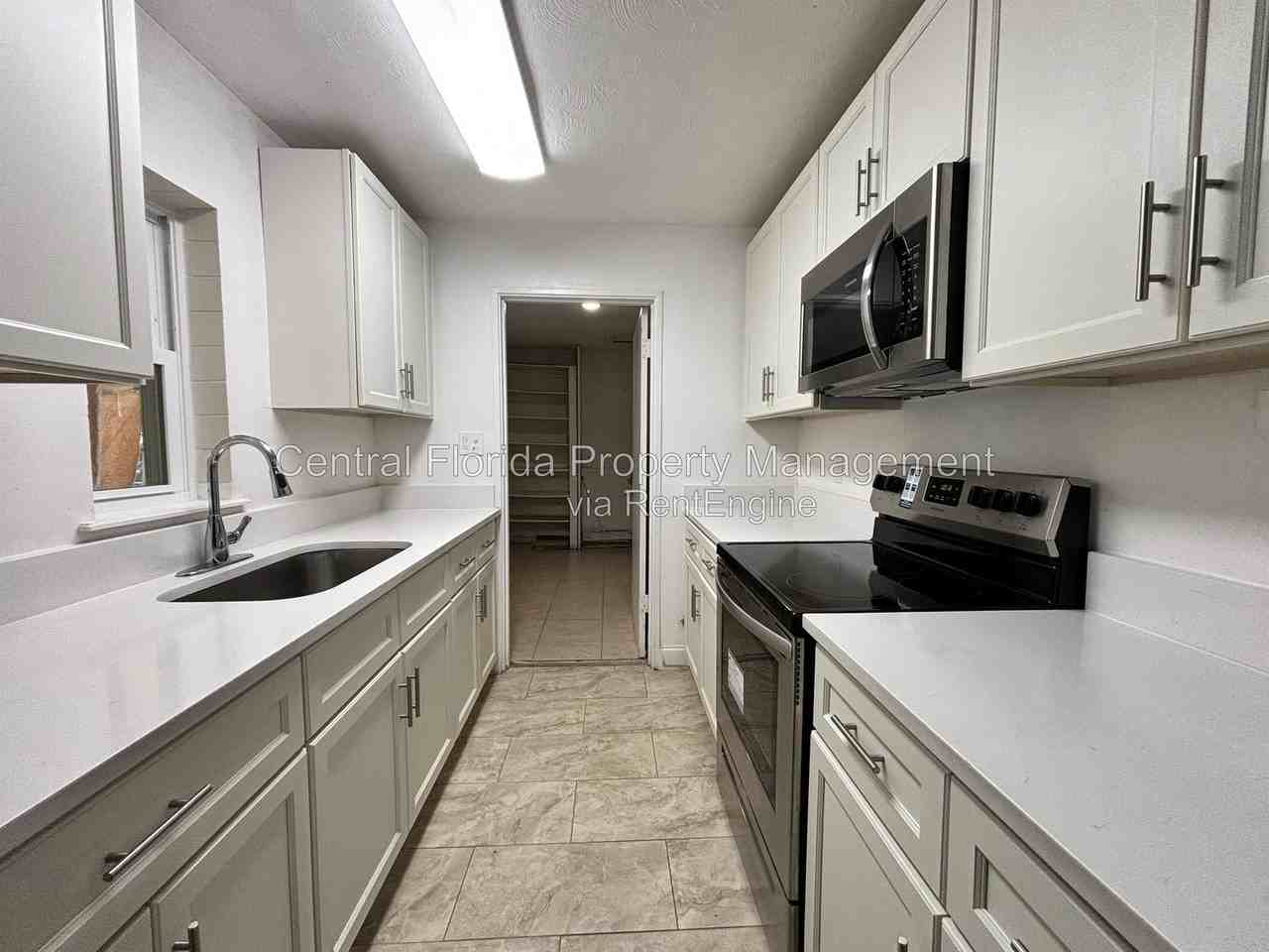 4606 Meadowbrook Ave - Photo 5 of 22