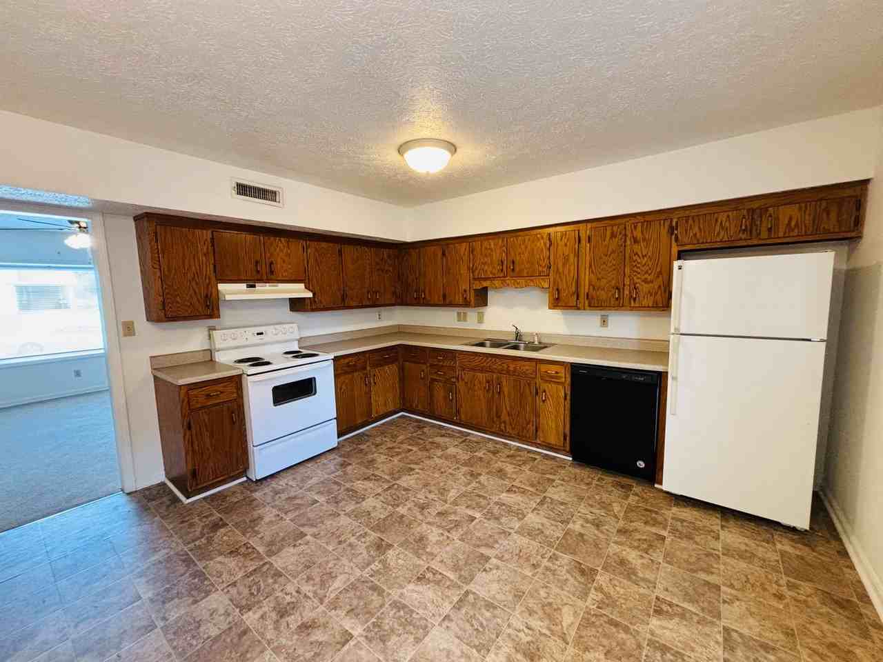 435 Wakeman Ct - Photo 6 of 18