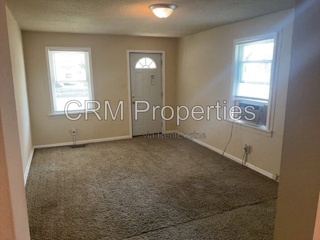 1341 S Delphos St - Photo 4 of 16