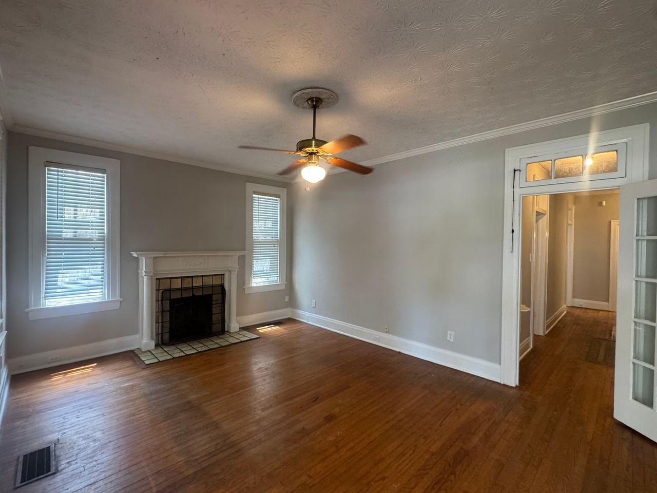 1154 S Lawrence St - Photo 3 of 27