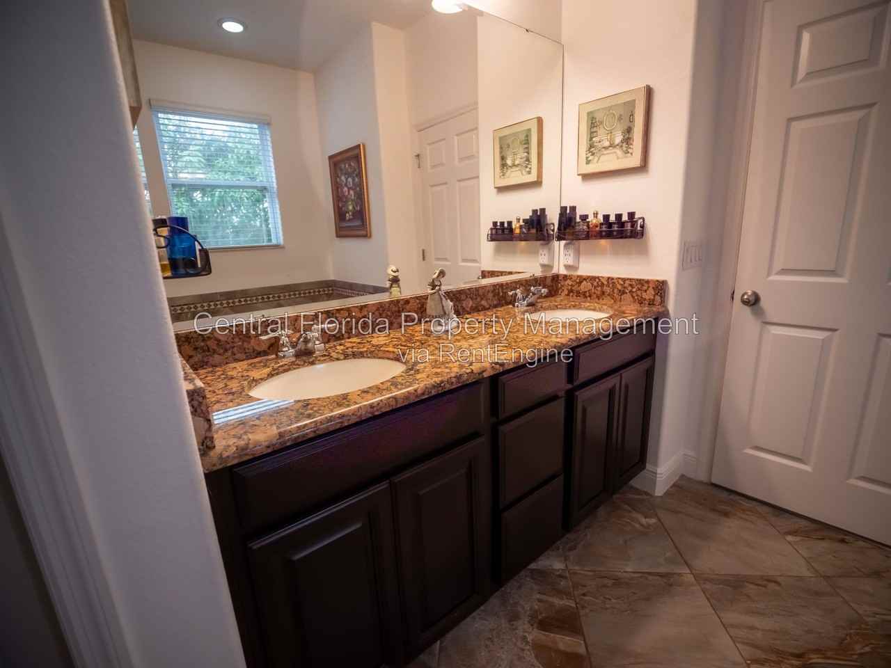 9861 Lenox St - Photo 6 of 25