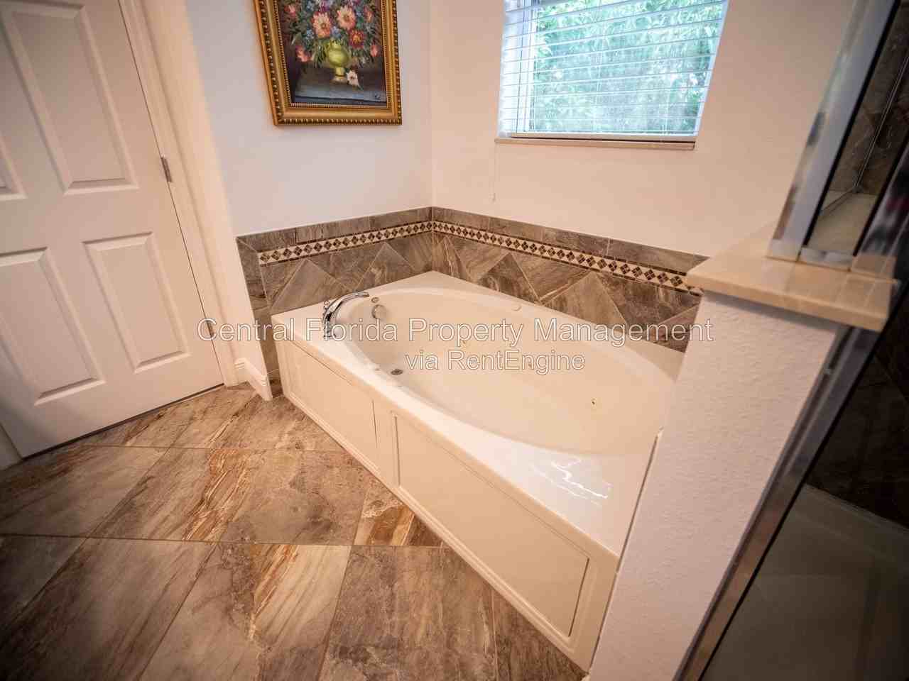 9861 Lenox St - Photo 7 of 25