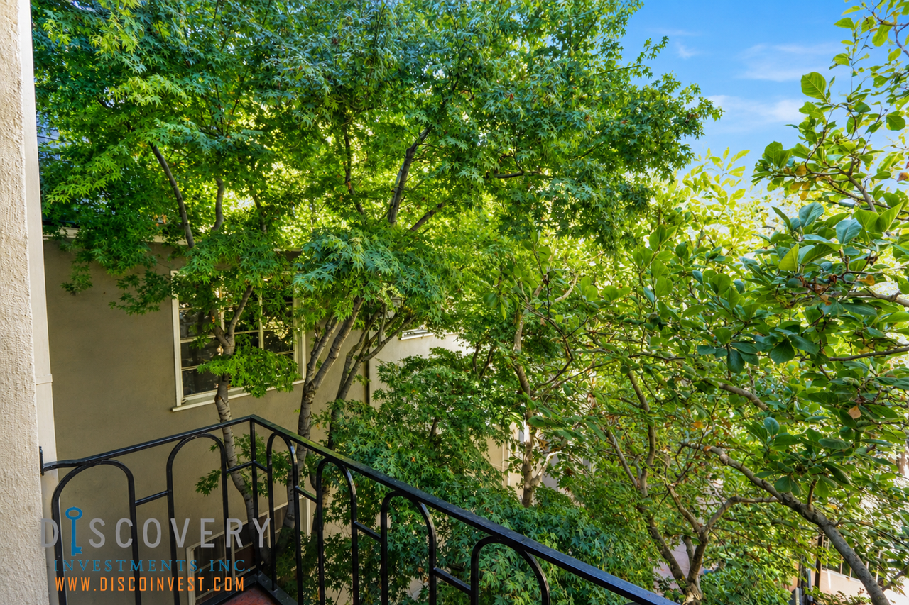216 Lee St - Photo 3 of 25