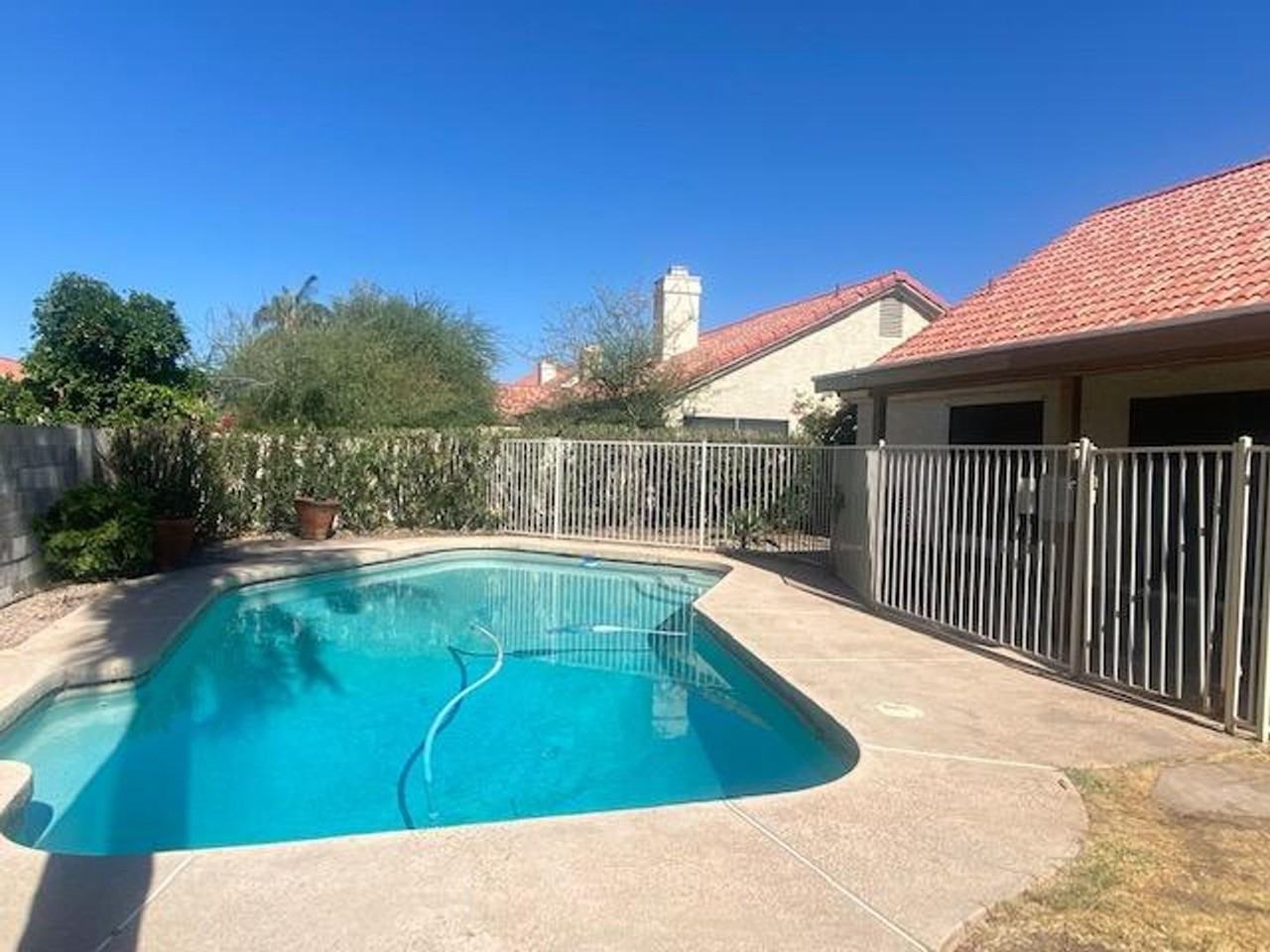 1249 E Laurel Ave - Photo 4 of 36