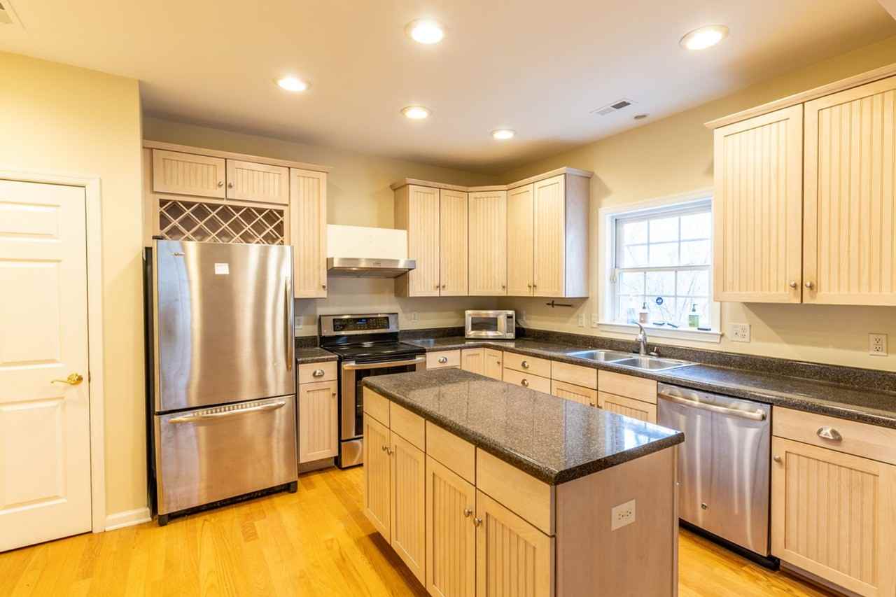 158 Burnet St - Photo 2 of 50