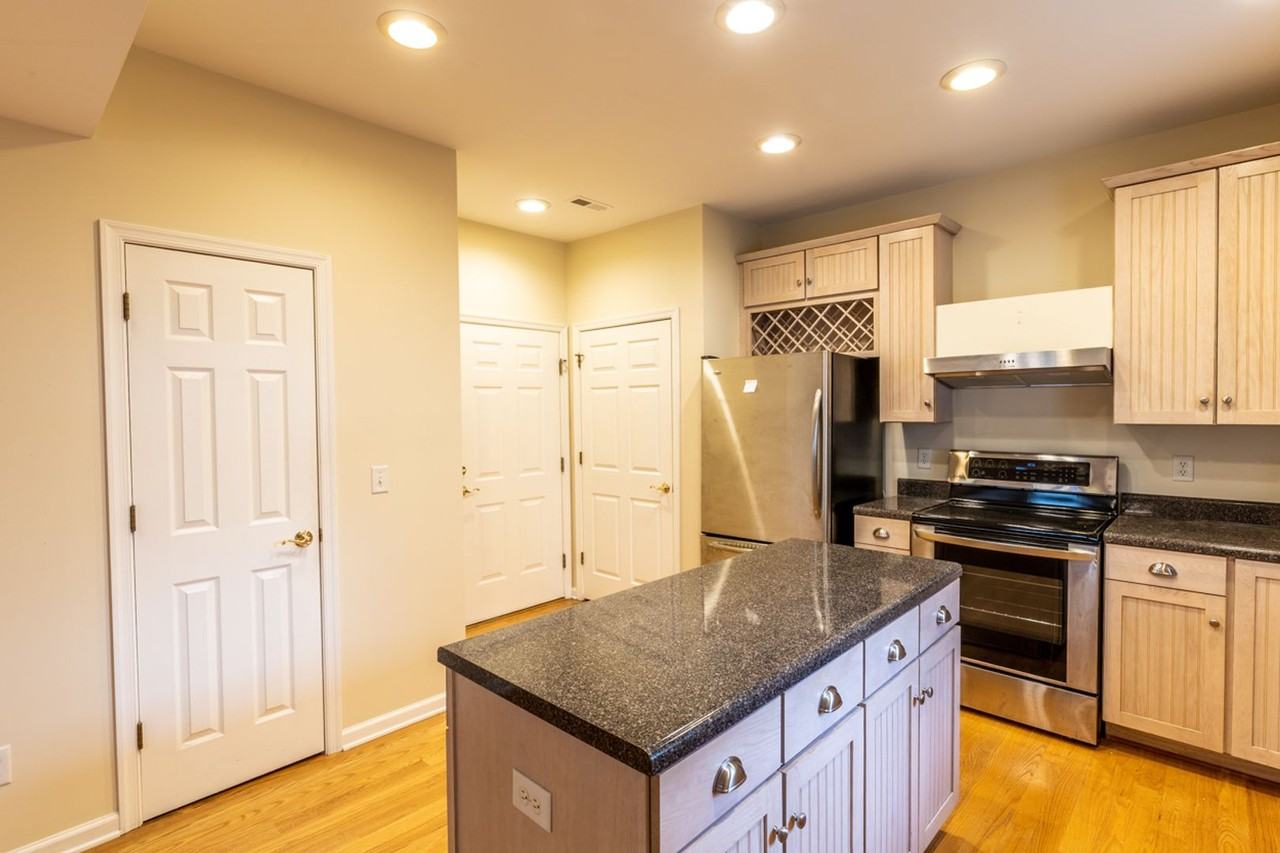 158 Burnet St - Photo 4 of 27