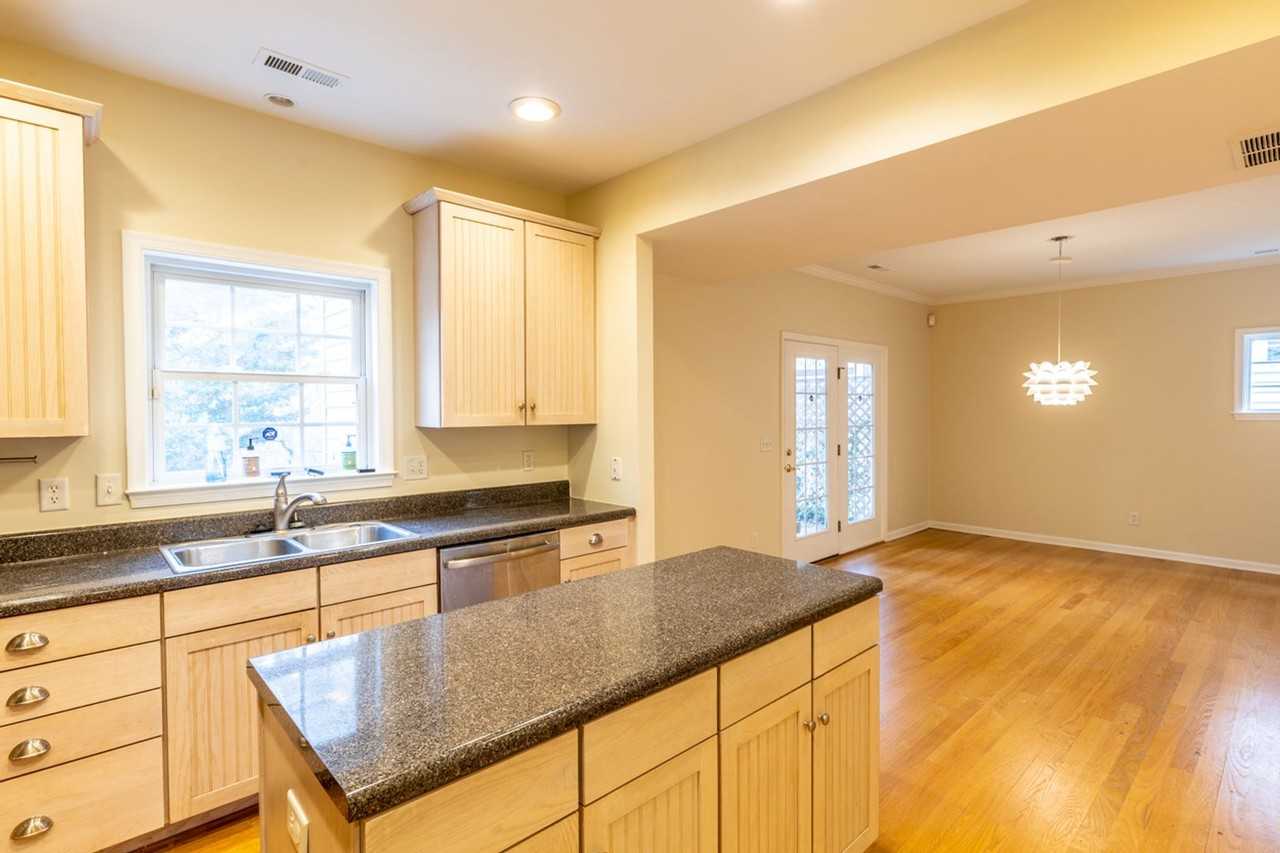 158 Burnet St - Photo 6 of 27