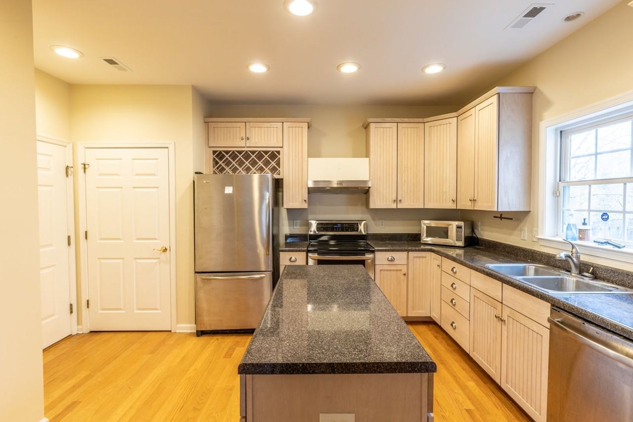 158 Burnet St - Photo 5 of 27