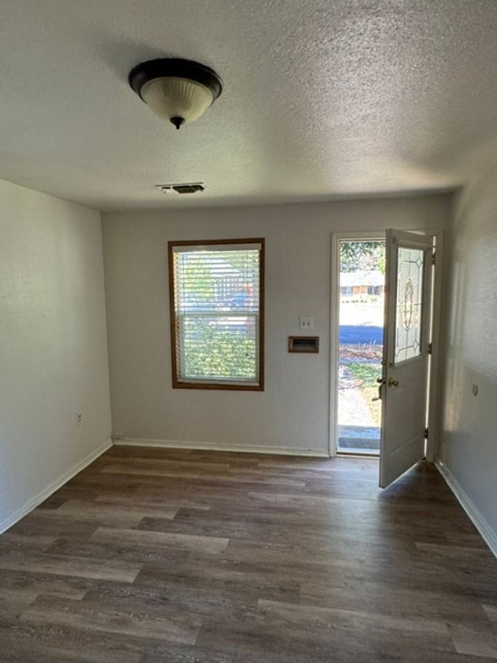 809 King St - Photo 5 of 15