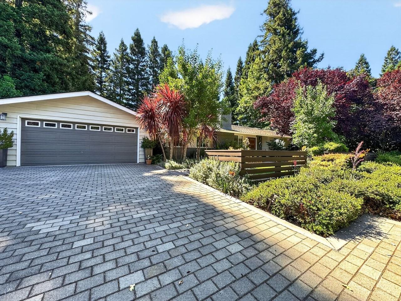 3221 Lunada Ln - Photo 4 of 50