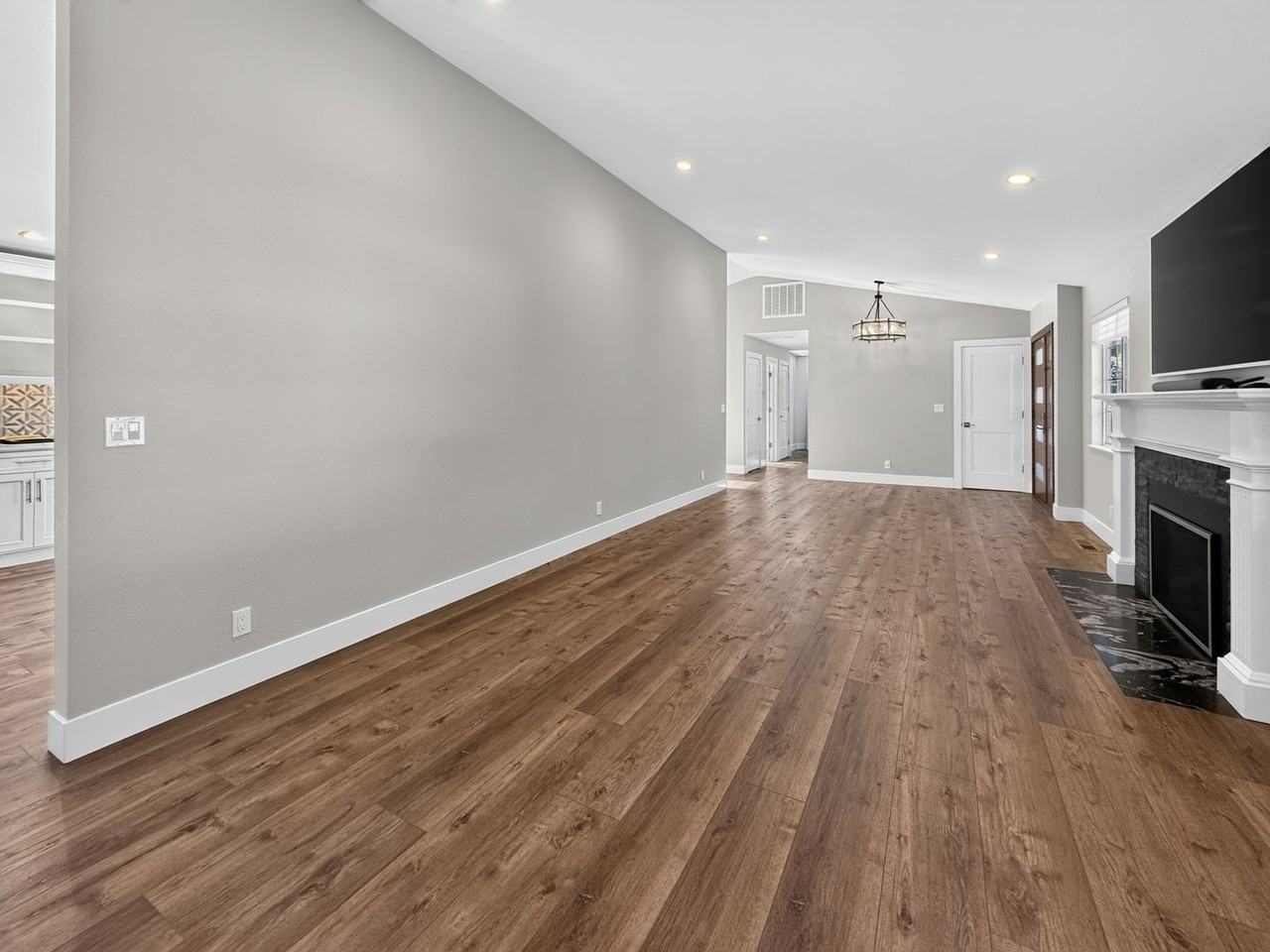 3221 Lunada Ln - Photo 7 of 50