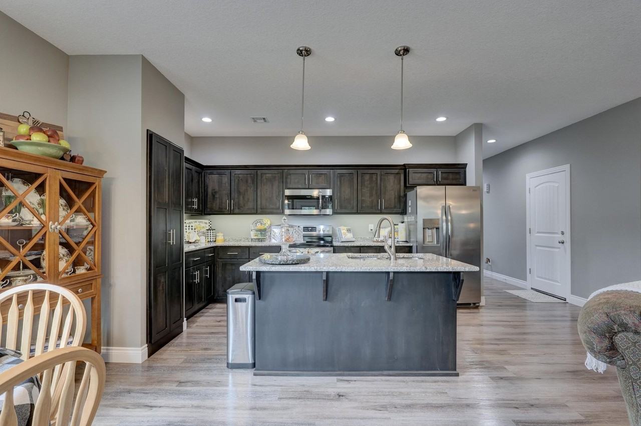 620 Applewood Ln - Photo 4 of 41