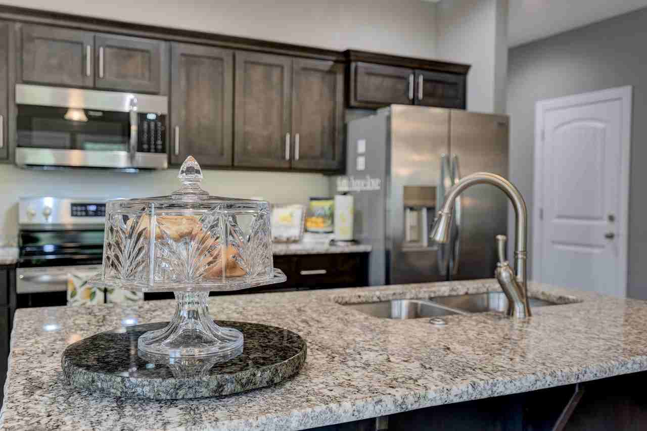 620 Applewood Ln - Photo 6 of 41