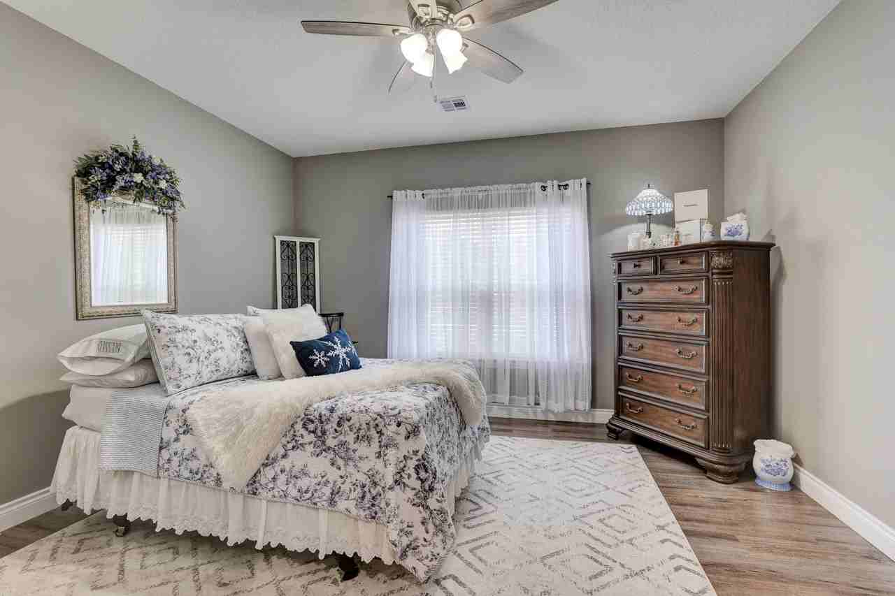 608 Pineview Ln - Photo 6 of 10
