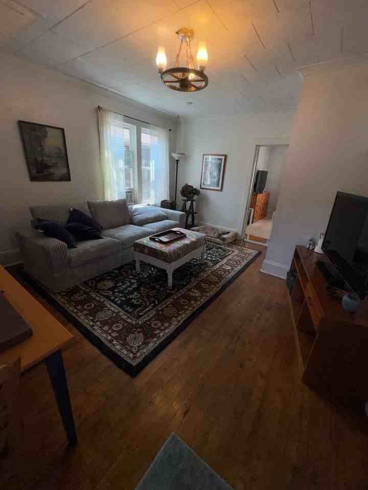 3050 N Newhall St Uppr #UPPER