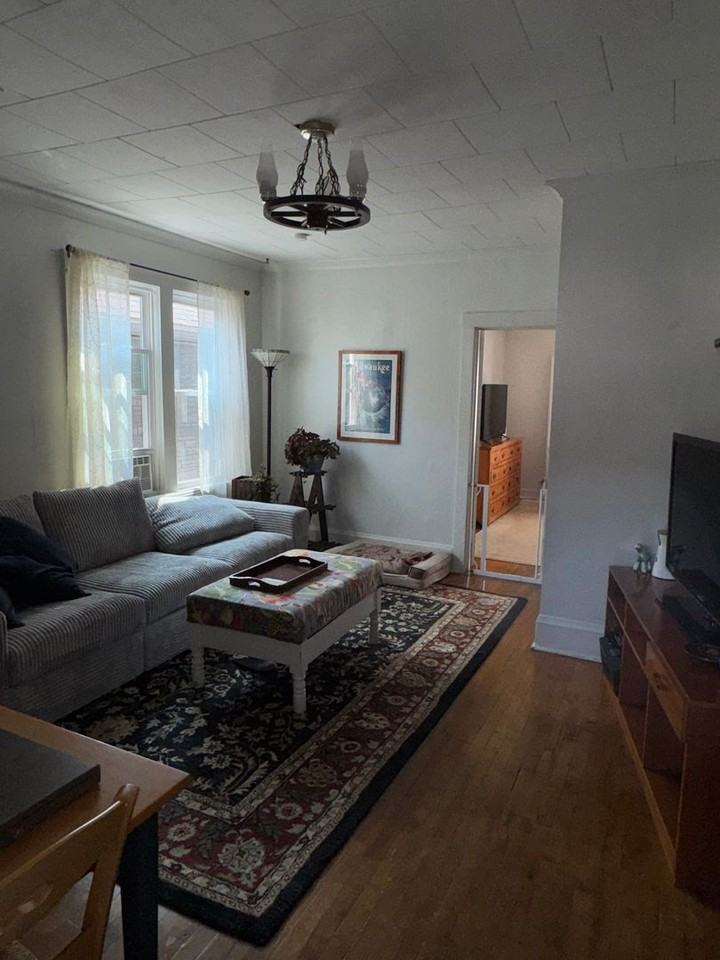 3050 N Newhall St Uppr - Photo 2 of 8