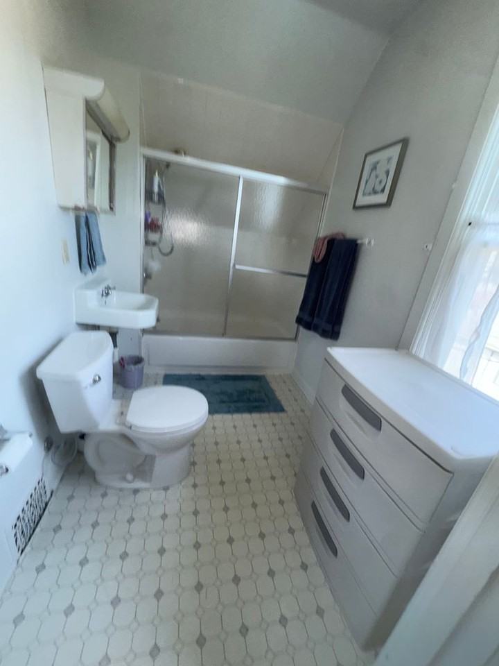 3050 N Newhall St Uppr - Photo 3 of 8