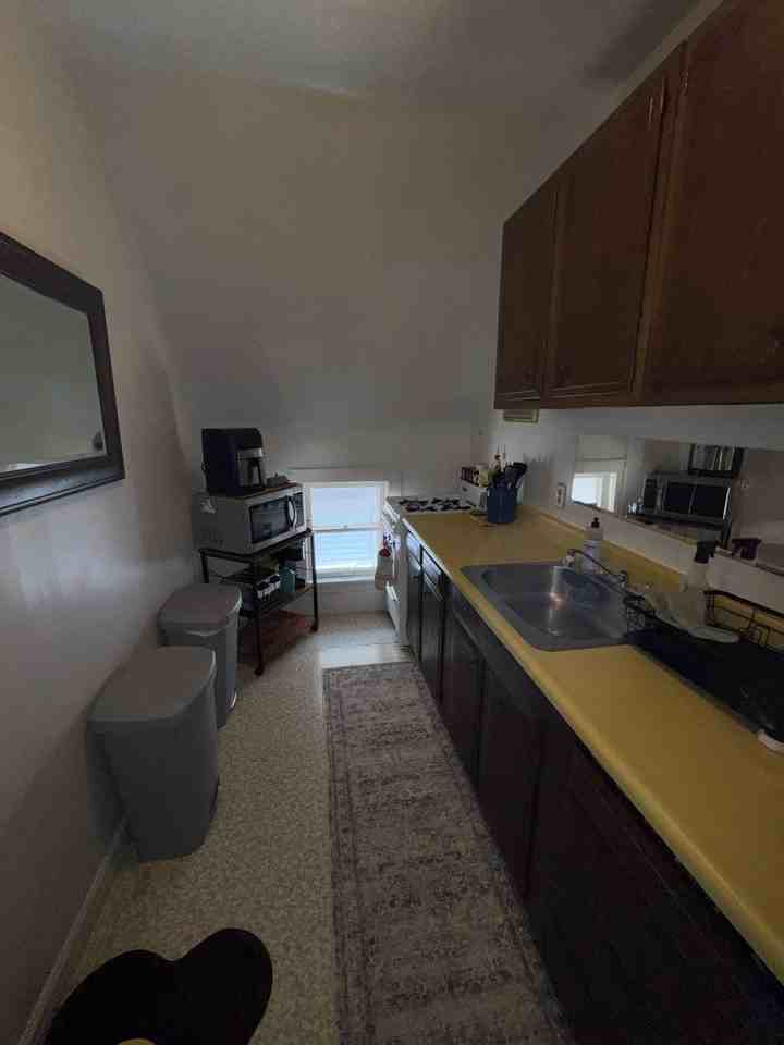 3050 N Newhall St Uppr - Photo 4 of 8