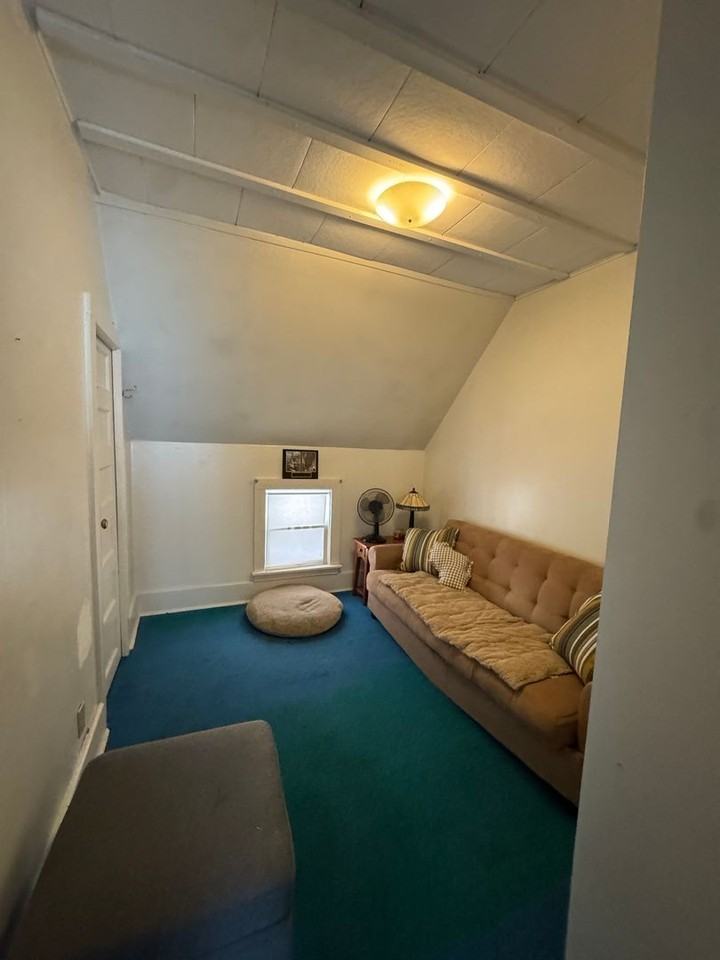 3050 N Newhall St Uppr - Photo 6 of 8